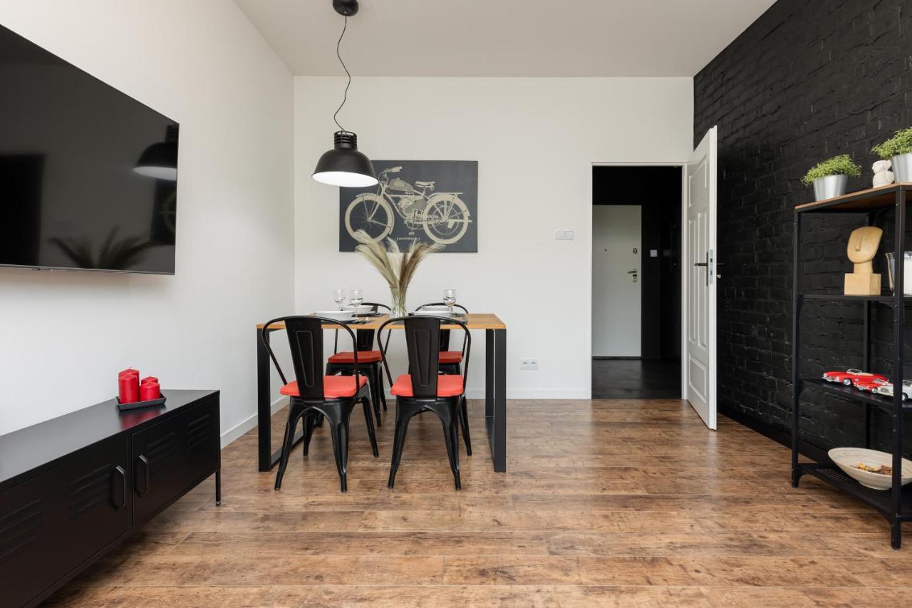 Stylish & Trendy 1 Bedroom Apartment Wola With Parking By Renters Варшава Екстериор снимка