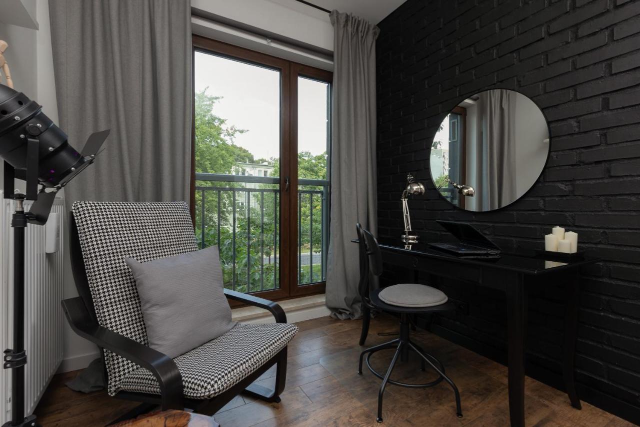 Stylish & Trendy 1 Bedroom Apartment Wola With Parking By Renters Варшава Екстериор снимка