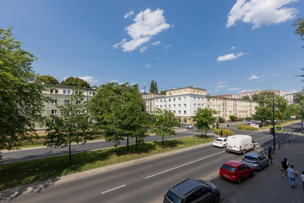 Stylish & Trendy 1 Bedroom Apartment Wola With Parking By Renters Варшава Екстериор снимка